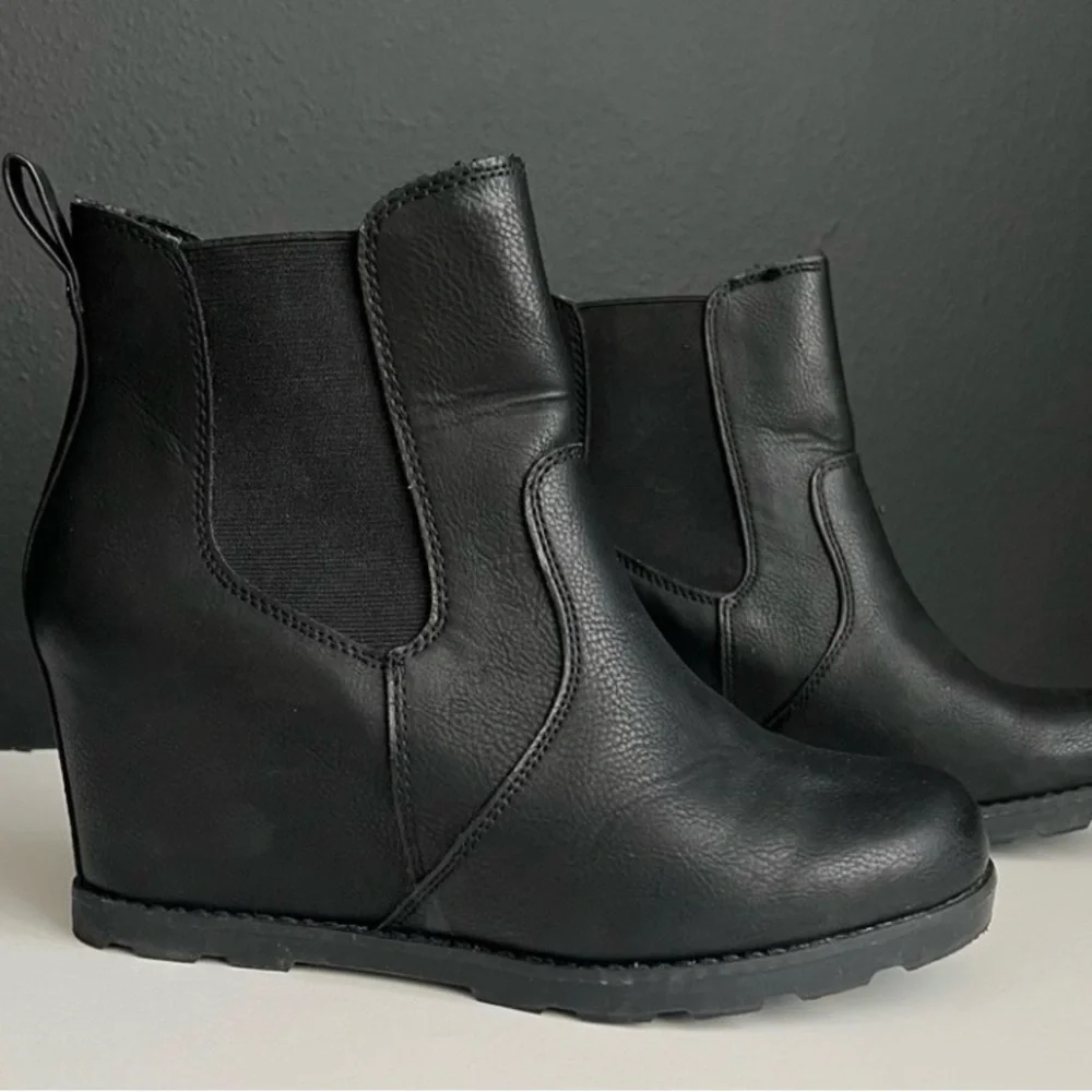 EUC - Universal Thread Black Wedge Boots, wore once